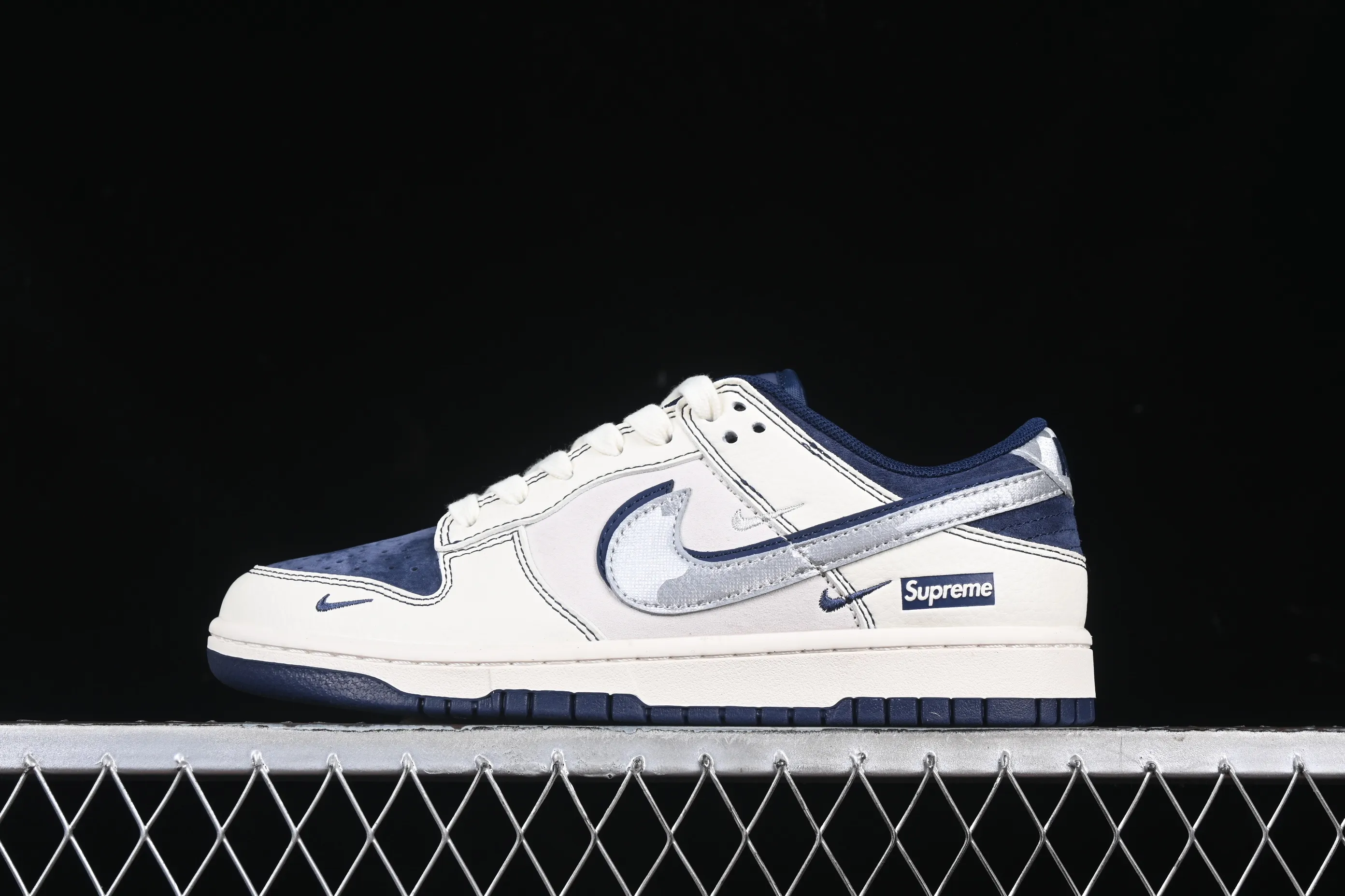 All categories Nk SB Dunk Series Nk SB Dunk Low High-end customized low-top sneakers Nk SB Dunk Low Sup joint dark pattern silver and blue hook Anniversary high-end customized low-top casual sneakers DM6868-044
